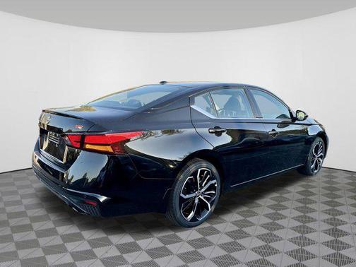 2025 Nissan Altima SR FWD