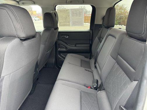 2025 Nissan Frontier SV