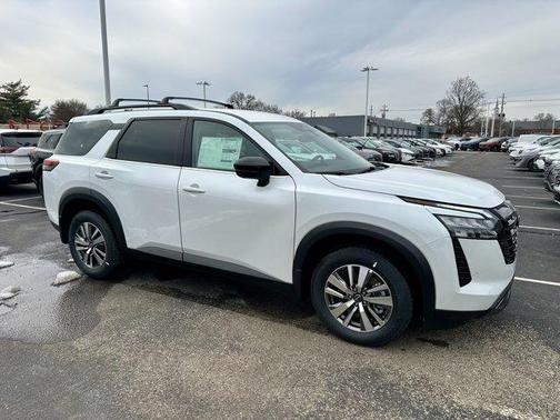 2026 Nissan Pathfinder SL