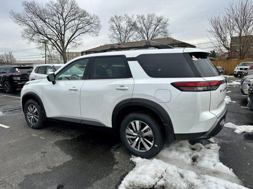 2026 Nissan Pathfinder SL