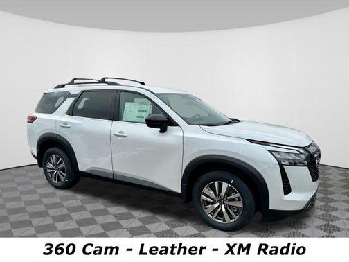 Everest White Pearl Tricoat 2026 Nissan Pathfinder SL