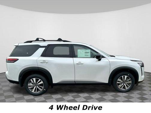 Everest White Pearl Tricoat 2026 Nissan Pathfinder SL