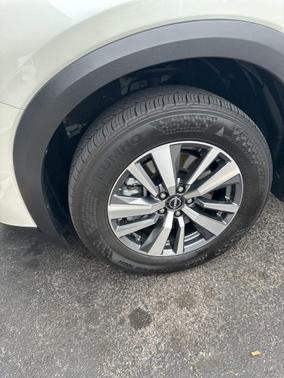 Pearl White Tricoat 2024 Nissan Pathfinder SL 4WD
