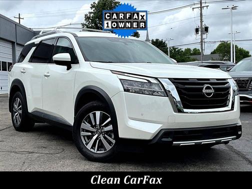 Pearl White Tricoat 2024 Nissan Pathfinder SL 4WD