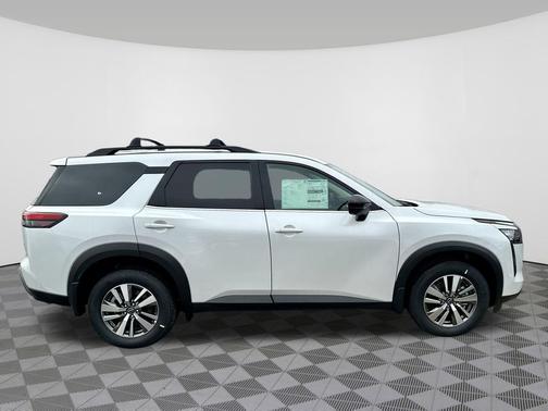 Everest White Pearl Tricoat 2026 Nissan Pathfinder SL