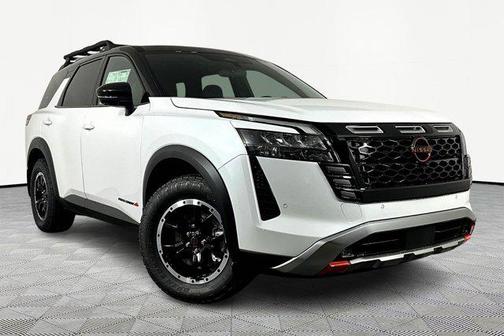 Everest White Pearl Tricoat/Super Black 2026 Nissan Pathfinder Rock Creek