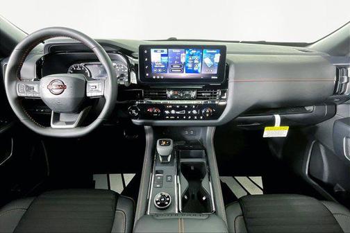 Everest White Pearl Tricoat/Super Black 2026 Nissan Pathfinder Rock Creek