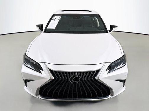 2023 Lexus ES 300h Luxury