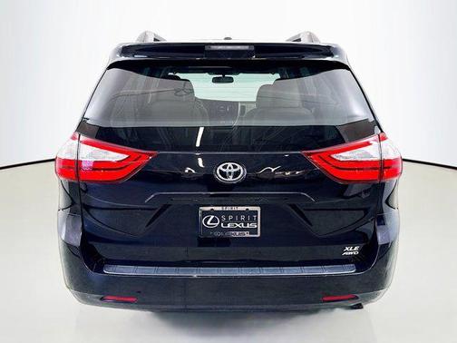 2016 Toyota Sienna XLE