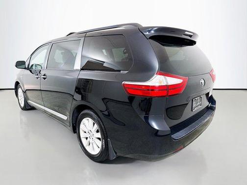 2016 Toyota Sienna XLE