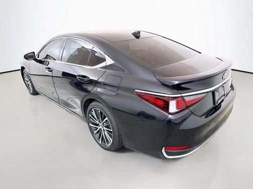 2025 Lexus ES 300h Base