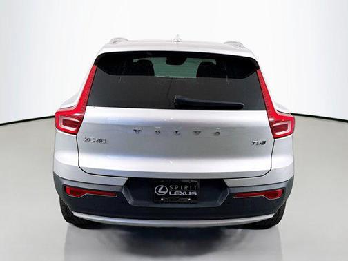 2019 Volvo XC40 T5 Momentum
