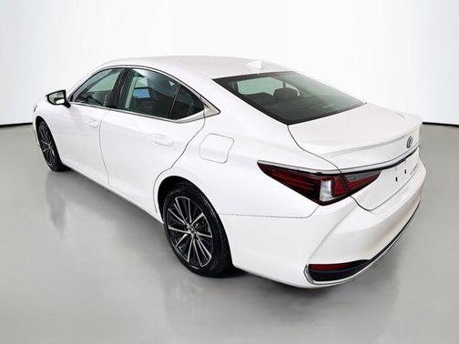 2023 Lexus ES 250 Base
