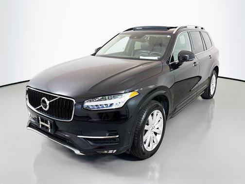2016 Volvo XC90 T6 Momentum