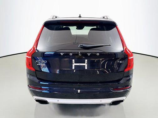 2016 Volvo XC90 T6 Momentum