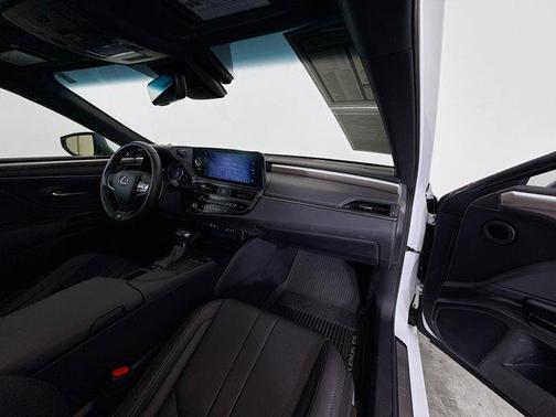 2022 Lexus ES 300h F SPORT