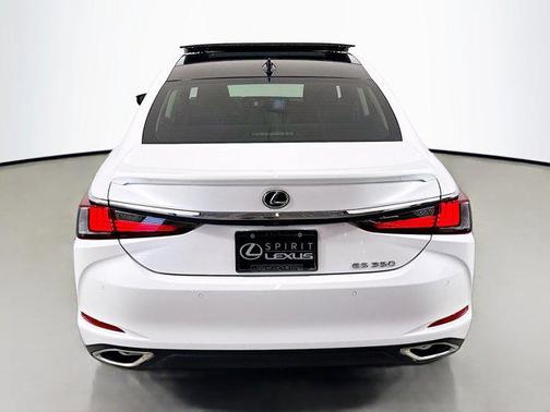 2022 Lexus ES 350 Base