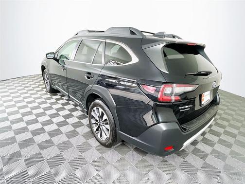 Crystal Black Silica 2024 Subaru Outback Limited