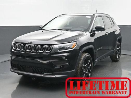 Diamond Black Crystal Pearlcoat 2025 Jeep Compass Latitude