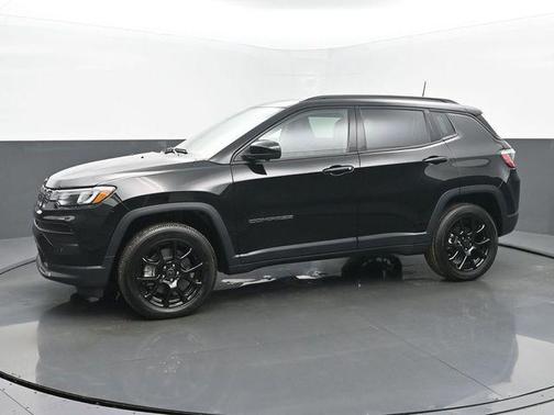 Diamond Black Crystal Pearlcoat 2025 Jeep Compass Latitude