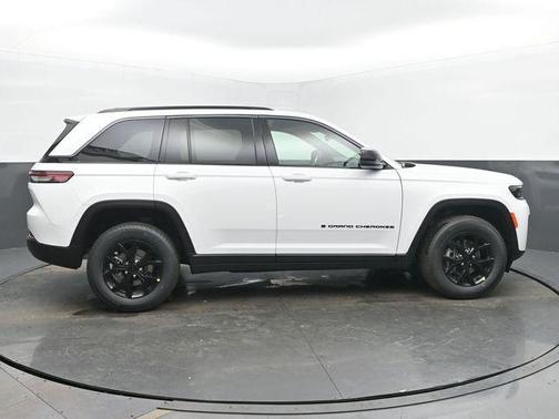 Bright White Clearcoat 2026 Jeep Grand Cherokee Altitude