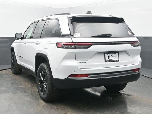 Bright White Clearcoat 2026 Jeep Grand Cherokee Altitude