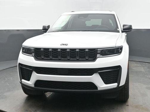 Bright White Clearcoat 2026 Jeep Grand Cherokee Altitude SUV