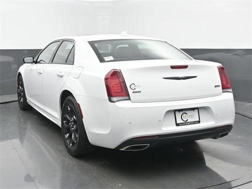 2023 Chrysler 300 Touring