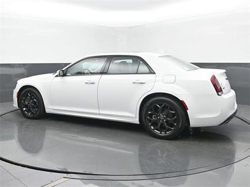 2023 Chrysler 300 Touring