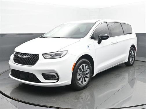 2025 Chrysler Pacifica Hybrid Select