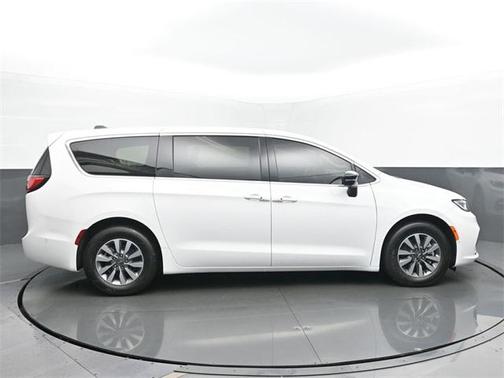 2025 Chrysler Pacifica Hybrid Select