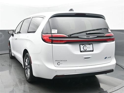 2025 Chrysler Pacifica Hybrid Select