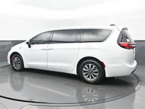 2025 Chrysler Pacifica Hybrid Select