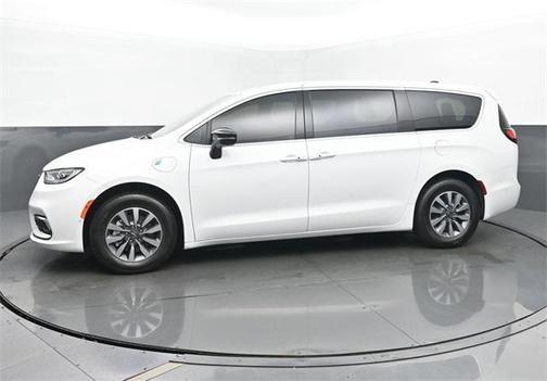 2025 Chrysler Pacifica Hybrid Select