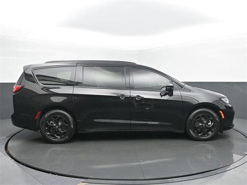 2025 Chrysler Pacifica Hybrid Premium S Appearance Pkg