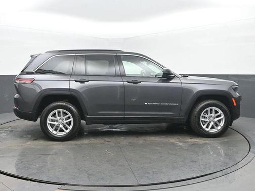 Baltic Gray Metallic Clearcoat 2026 Jeep Grand Cherokee Laredo