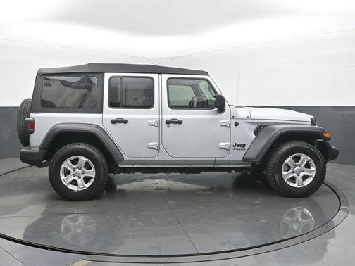 Silver Zynith Clearcoat 2022 Jeep Wrangler Unlimited Sport