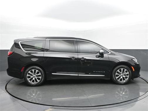 2025 Chrysler Pacifica L