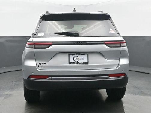 Silver Zynith 2026 Jeep Grand Cherokee Altitude