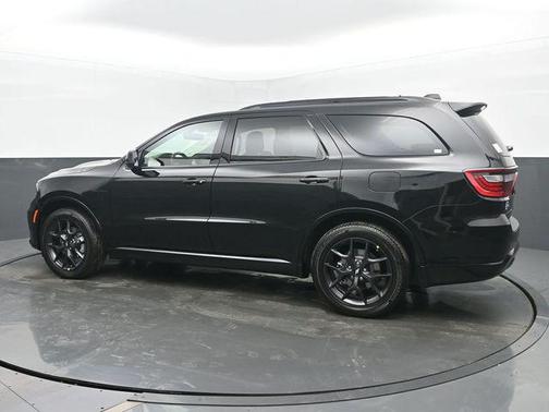 DB Black Crystal Clearcoat 2026 Dodge Durango GT HEMI V8