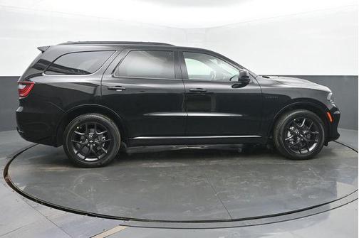 DB Black Crystal Clearcoat 2026 Dodge Durango GT HEMI V8