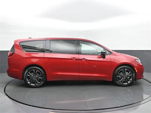 2026 Chrysler Pacifica L