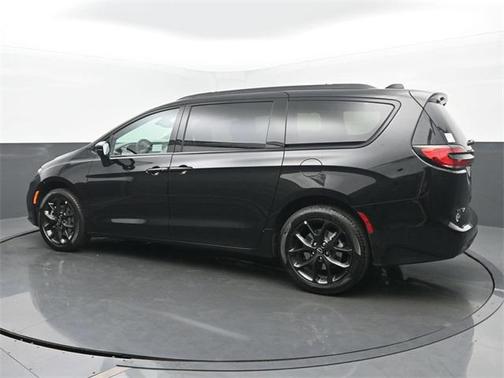 2026 Chrysler Pacifica L