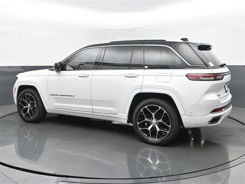2023 Jeep Grand Cherokee Summit