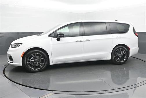 2026 Chrysler Pacifica L