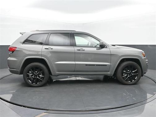 2022 Jeep Grand Cherokee Laredo
