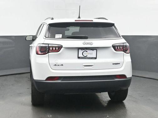 Bright White Clearcoat 2022 Jeep Compass Latitude