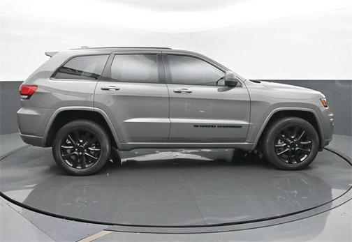 2022 Jeep Grand Cherokee Laredo