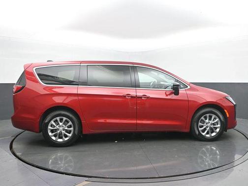 Pr6 2027 Chrysler Pacifica L