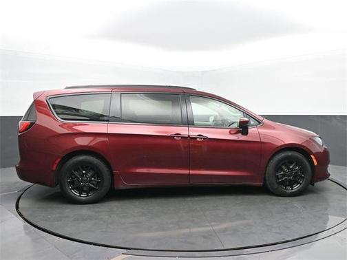 2020 Chrysler Voyager LXI